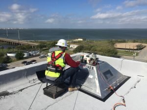 Z6 Commissioning performing roof membrane uplift resistance testing